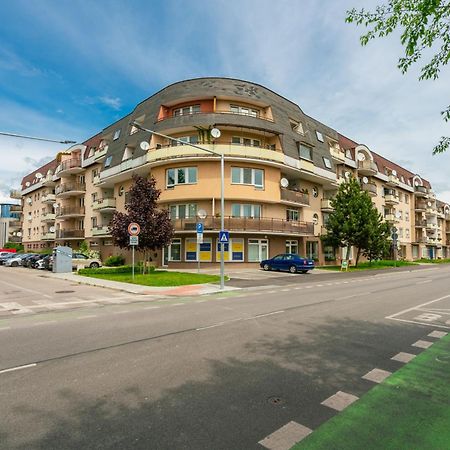 Apartmany Zlatovska Trenčín Exterior foto