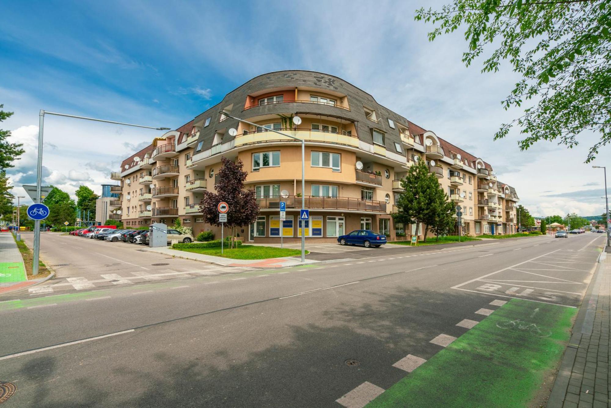 Apartmany Zlatovska Trenčín Exterior foto